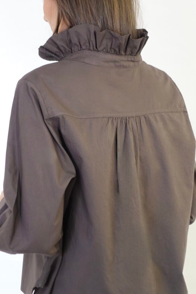 Blusa Marrón Volante