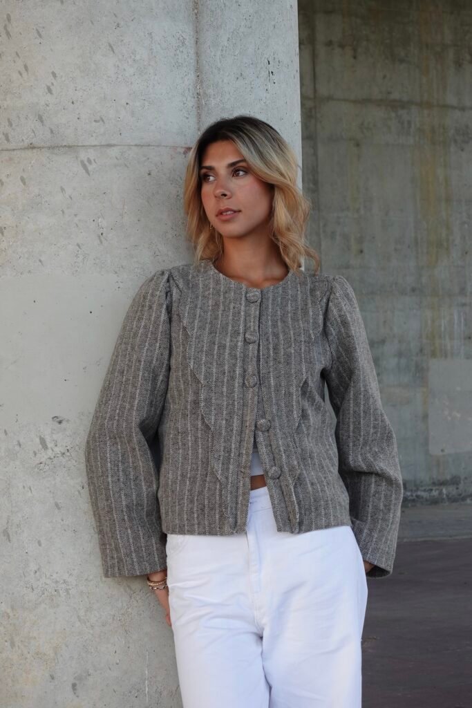 Chaqueta Gris Volante